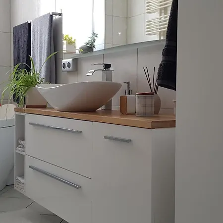 I Apartment *